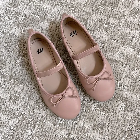 H&M x Georgia Beaumont Girls’ White Embroidered Cotton Dress/Beige Ballet Flats - Picture 12 of 14